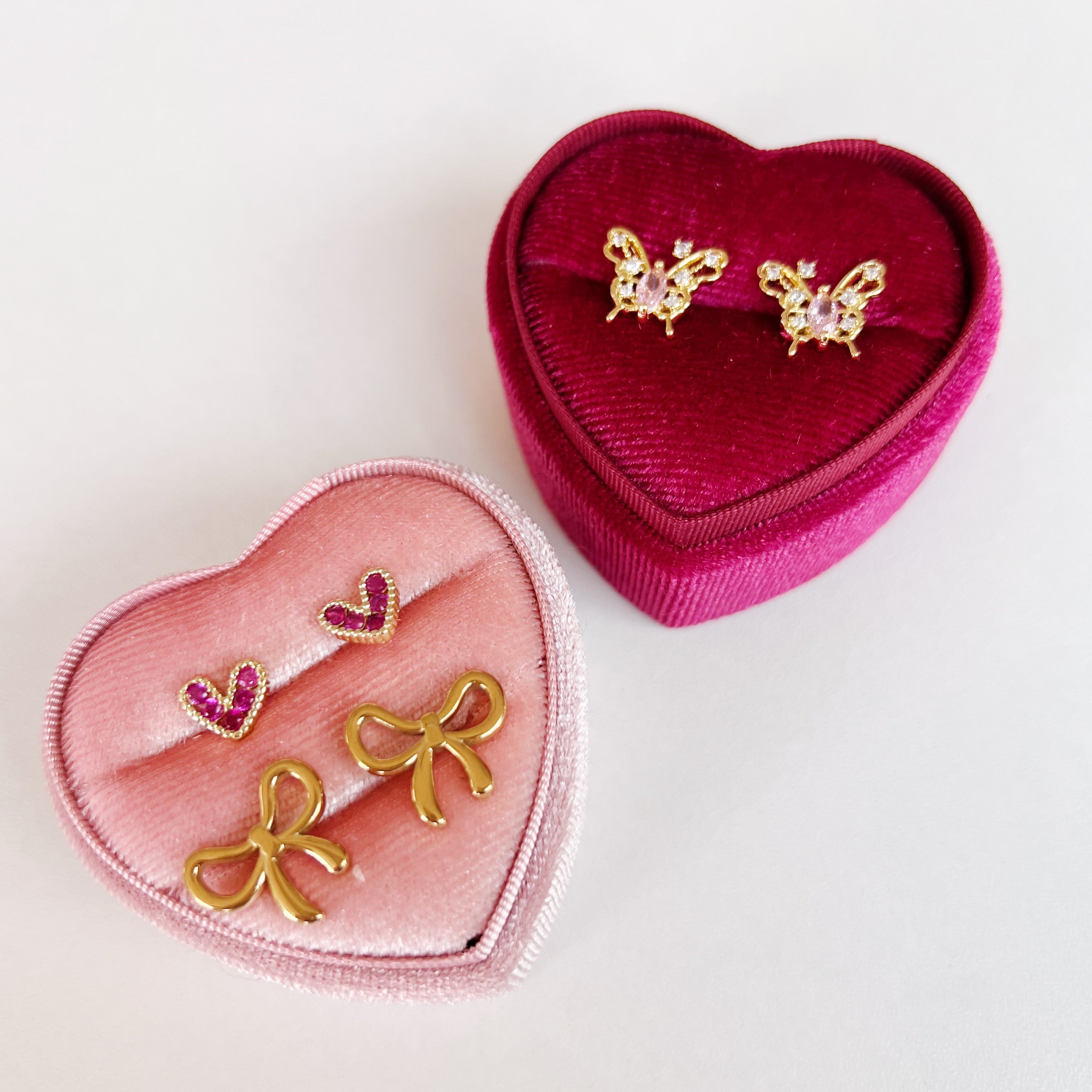 Tiny bow studs