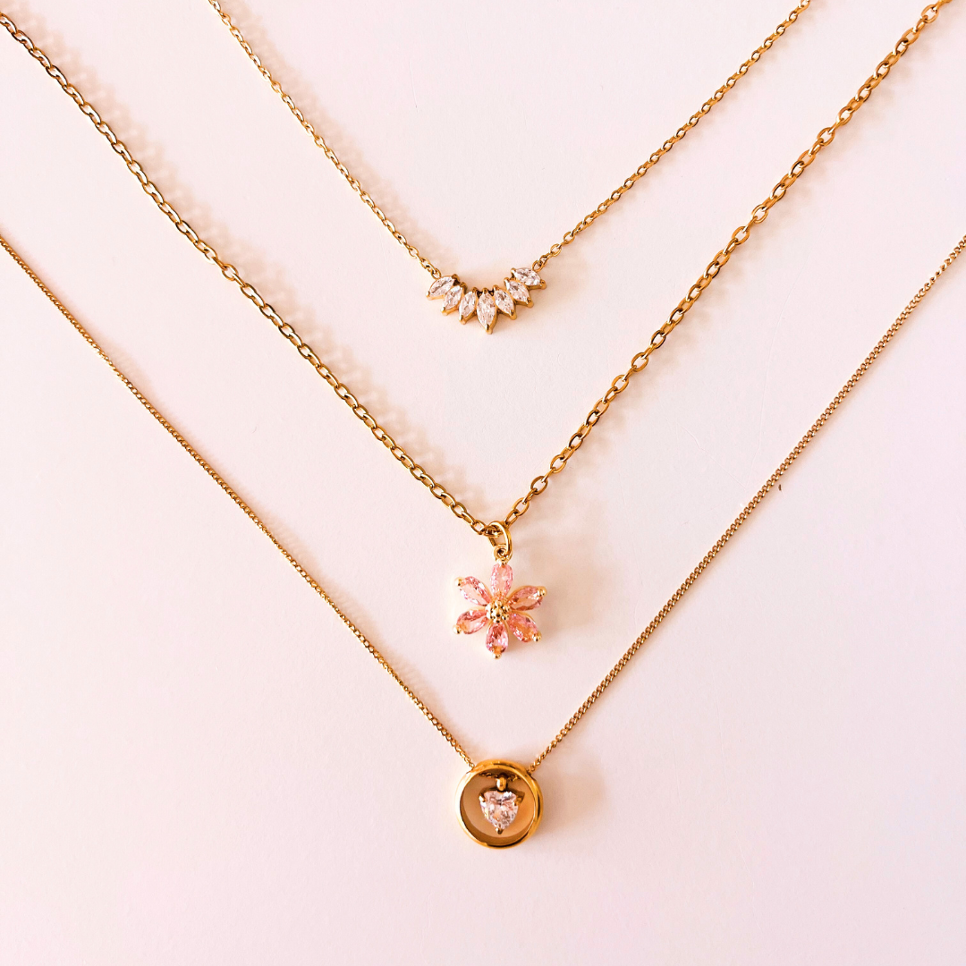 Necklace shining flower pink