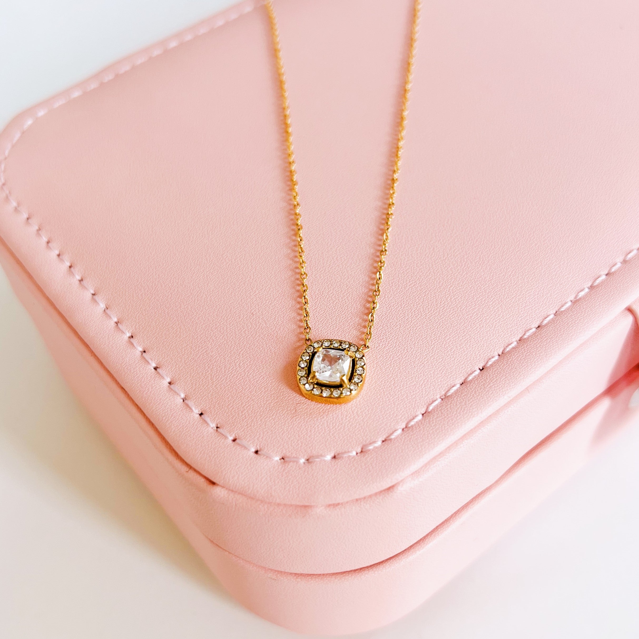 Necklace adelaide white