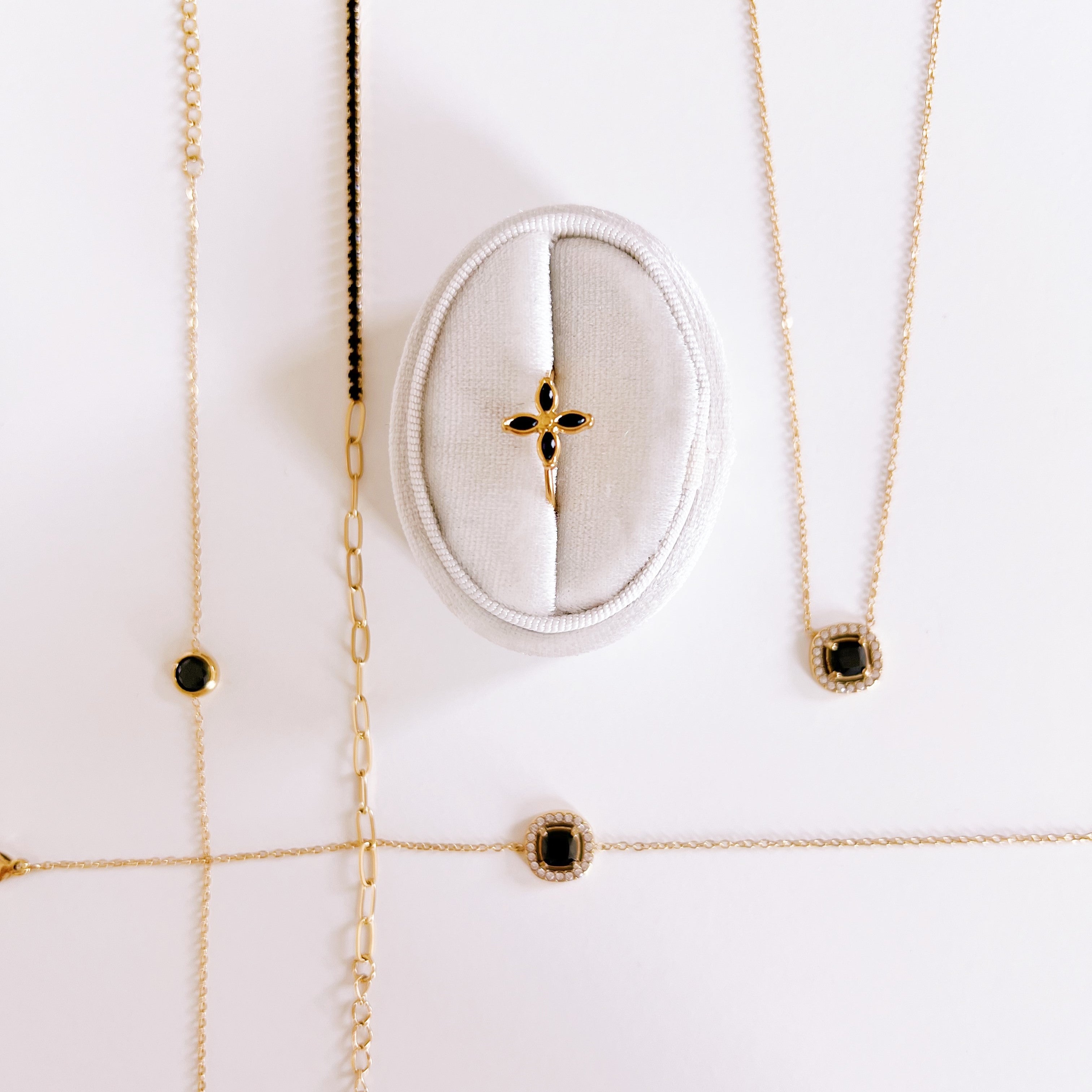 Necklace adelaide black