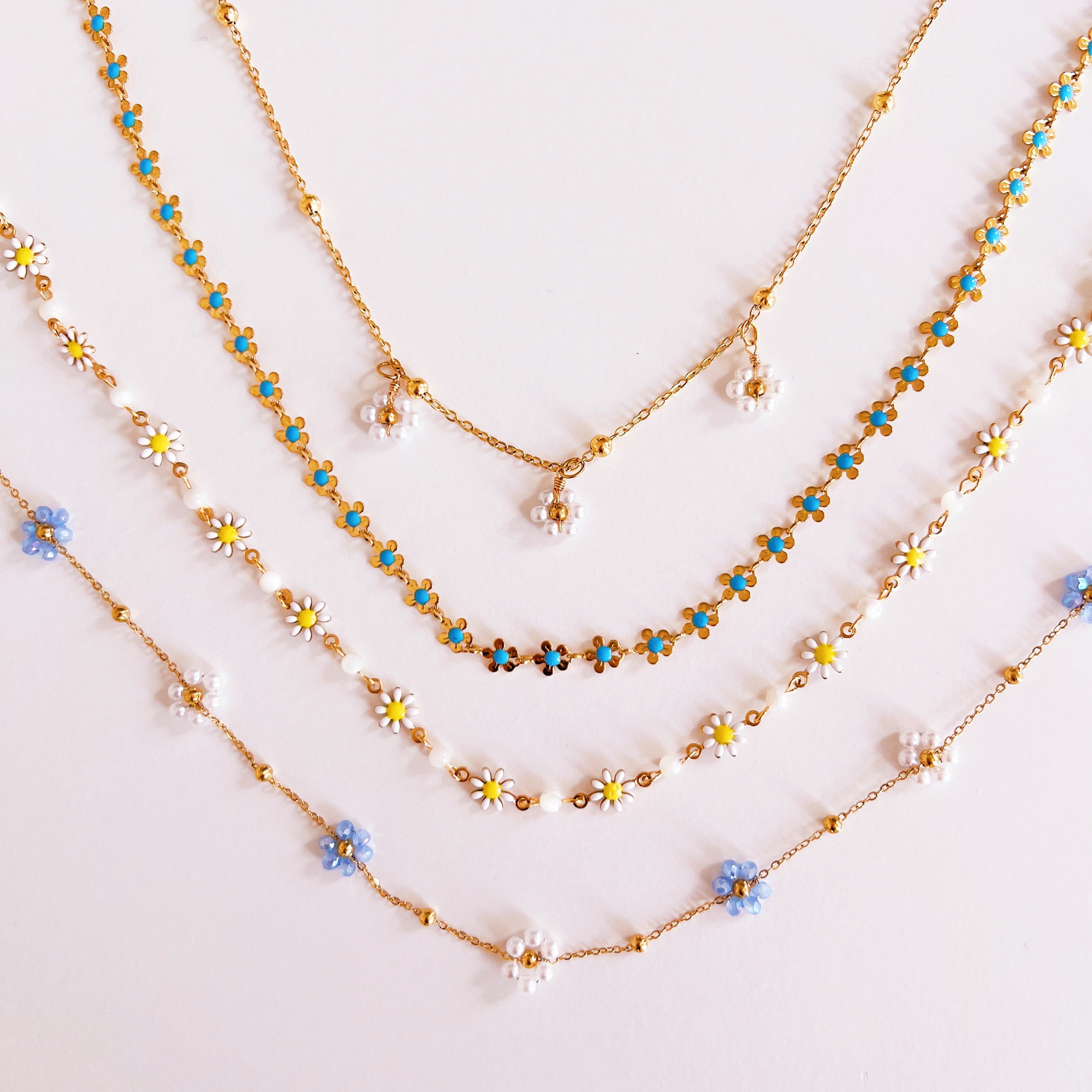Necklace daisy pearls