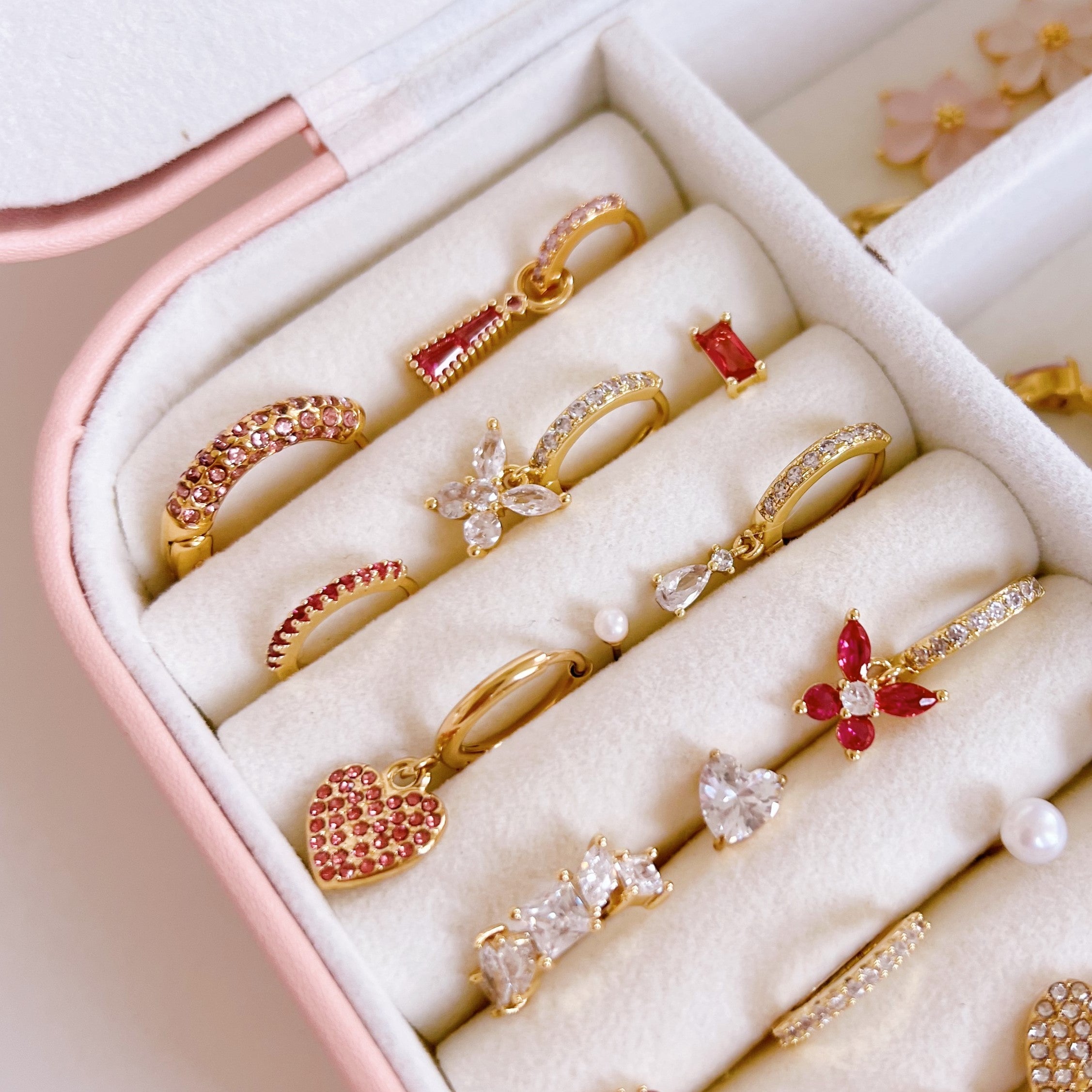 Oorbellen shining butterfly wit