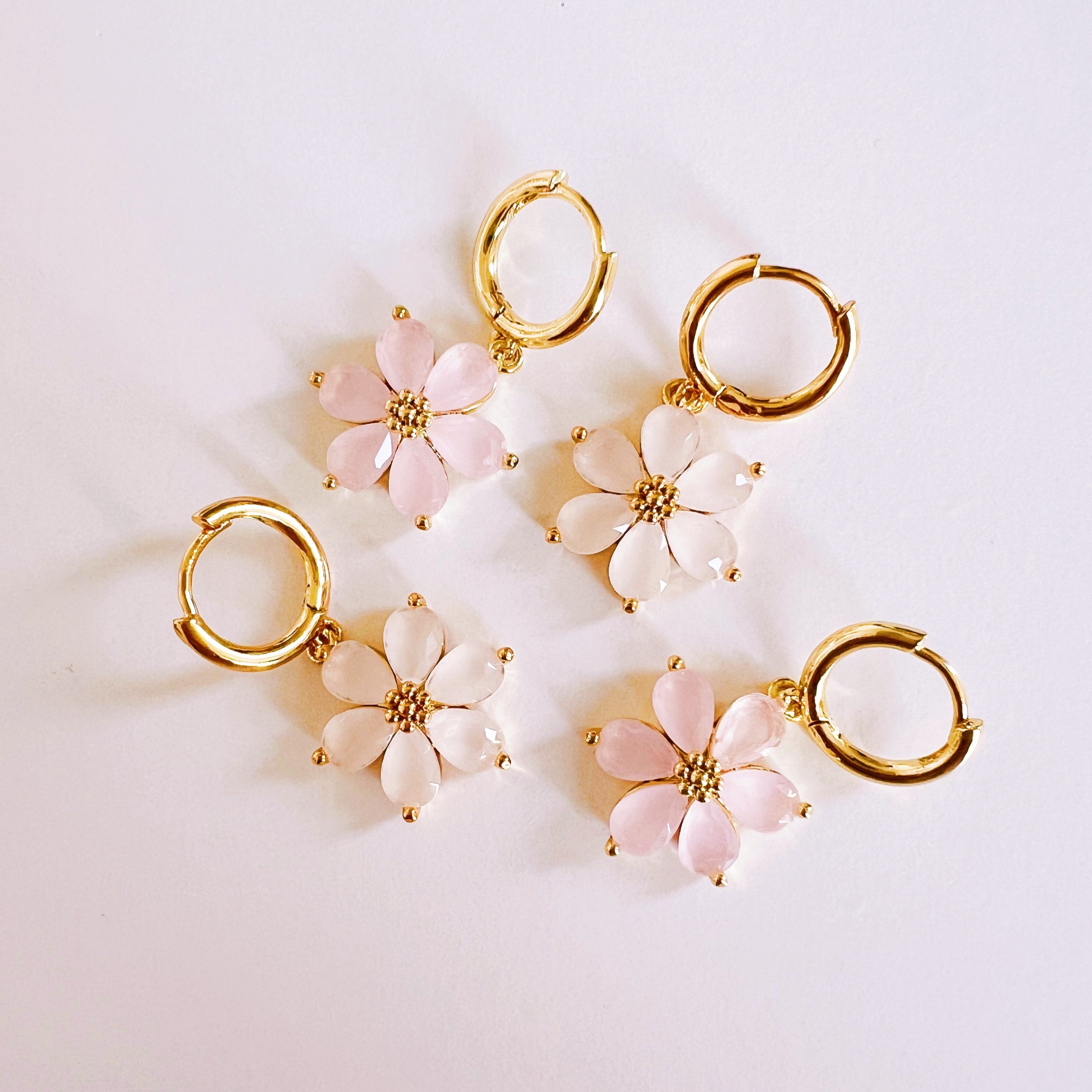 Earrings shining flower pastel white