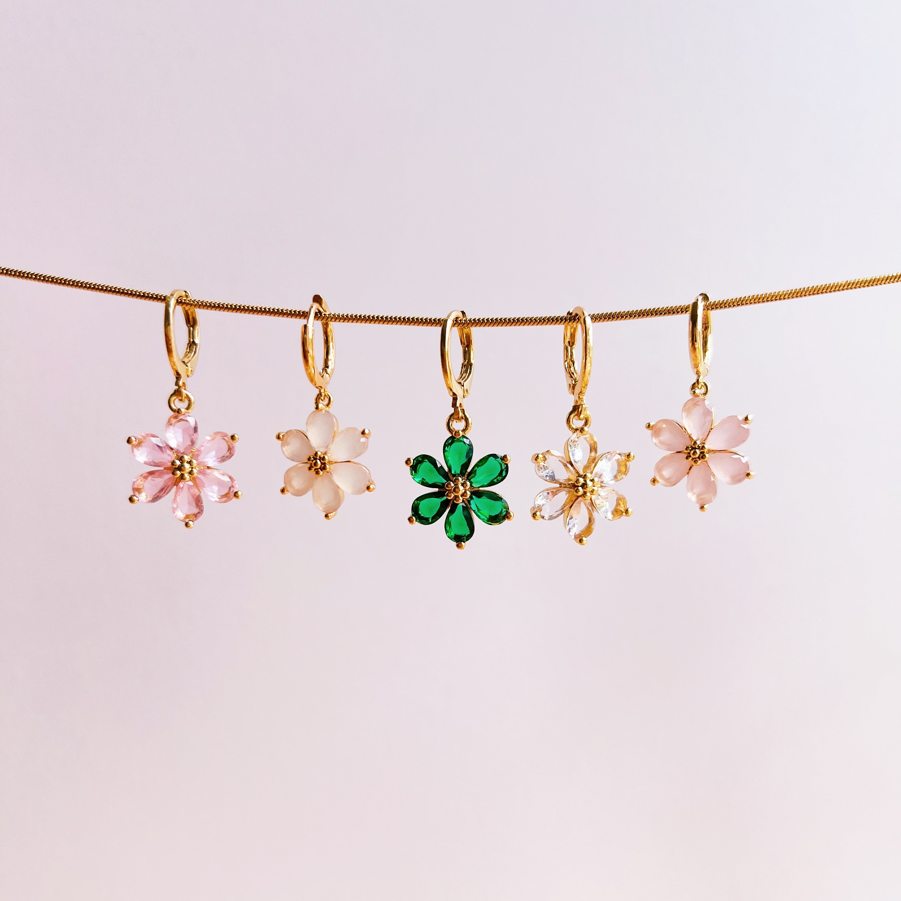 Earrings shining flower white