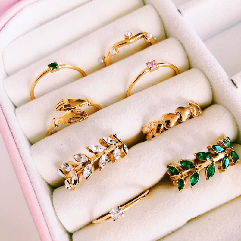 Ring sparkling cube white