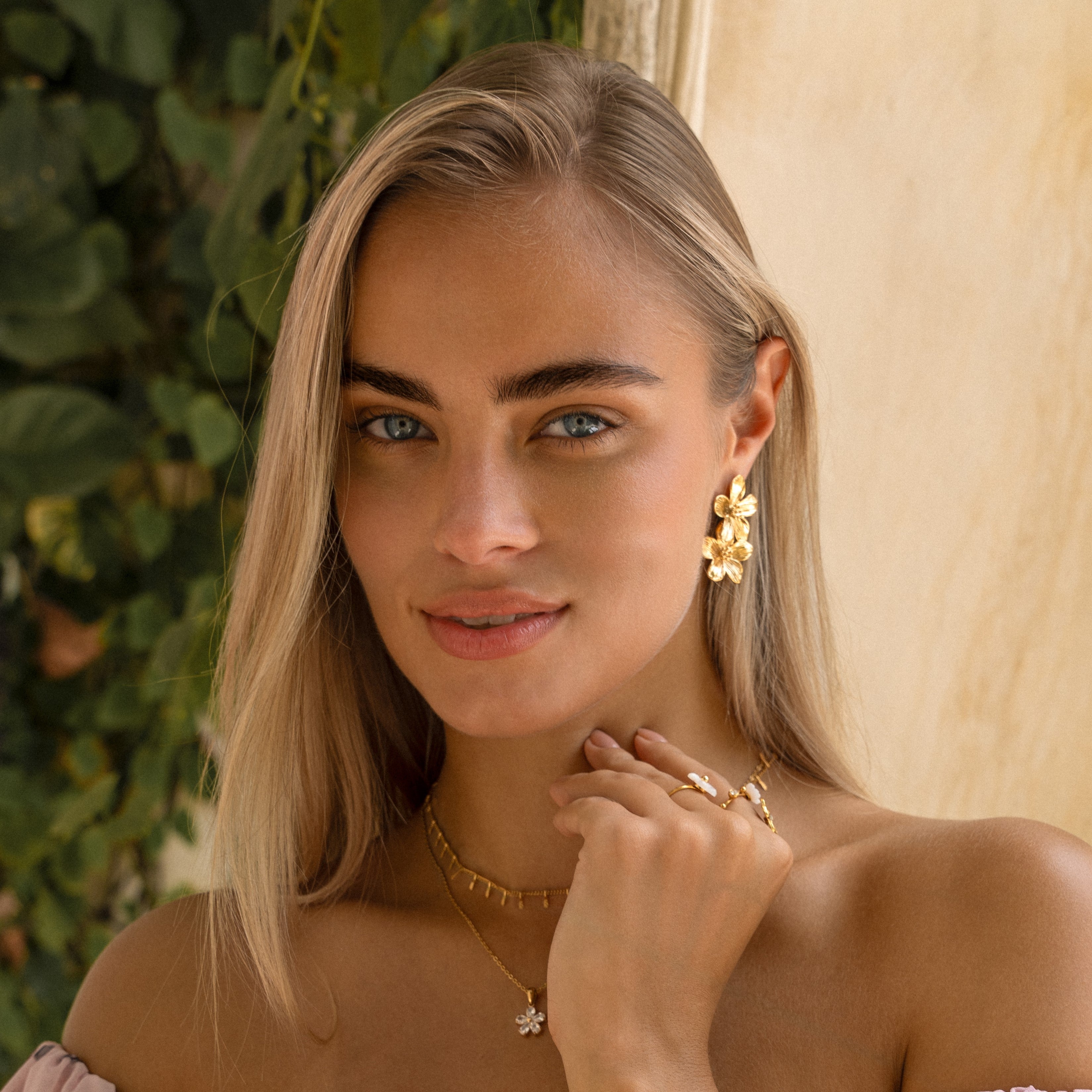 Earrings statement flower