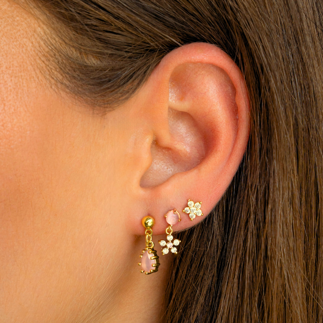 Flower petal studs wit