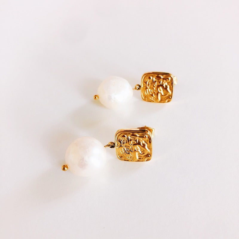 Earrings classic pearl